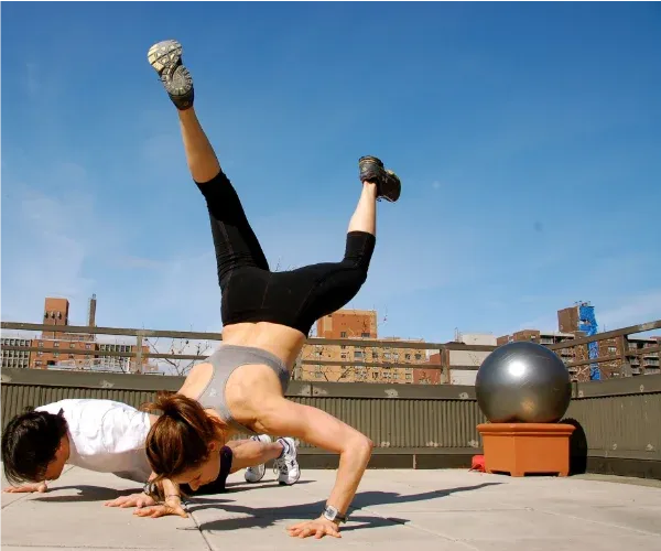 Jenna Wolfe handstand