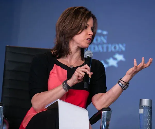 Jenna Wolfe speaking at the Clinton Foundation
